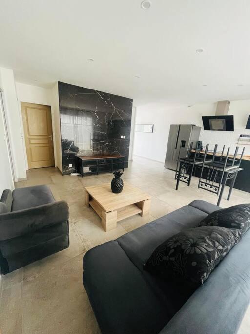 Jolie Maison De Village 2 Chambres Ouveillan ภายนอก รูปภาพ